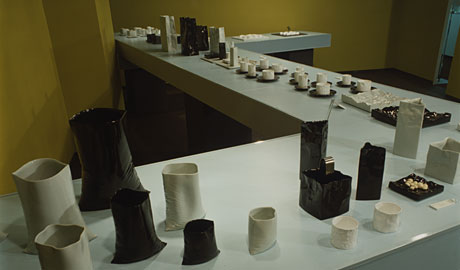 第235回デザインギャラリー1953「小松誠CRINKLE --新しい陶器の世界--」