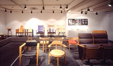 第523回デザインギャラリー1953「高橋三太郎の椅子 15 YEARS 15 CHAIRS」