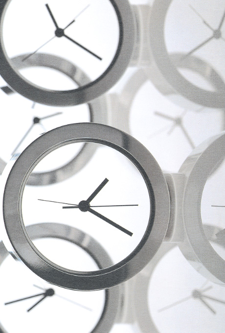 第558回デザインギャラリー1953「4人のグラフィックデザイナーのめざましい時計展」